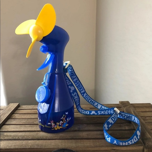 Disney World Parks Disneyland Blue Plastic Spritzer Mister Battery Operated Fan